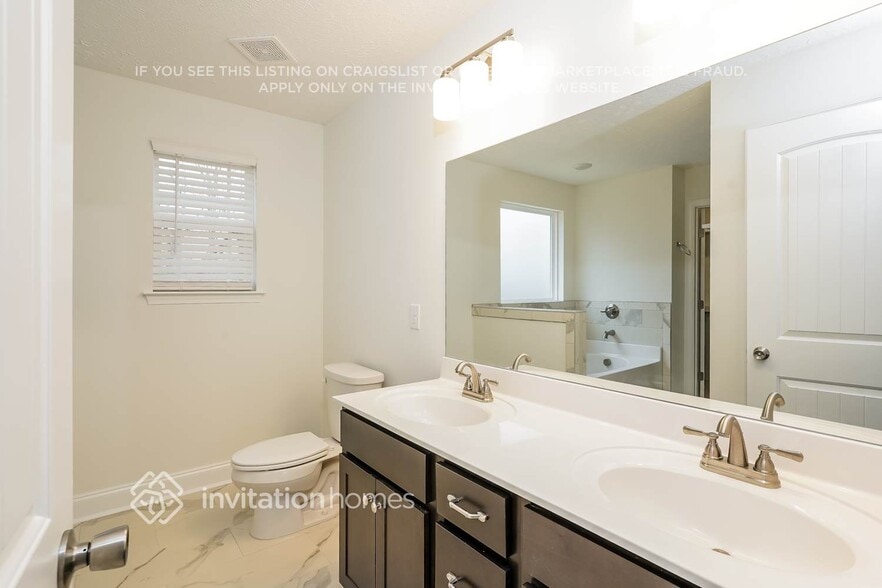 Building Photo - 319 Green Hills Dr