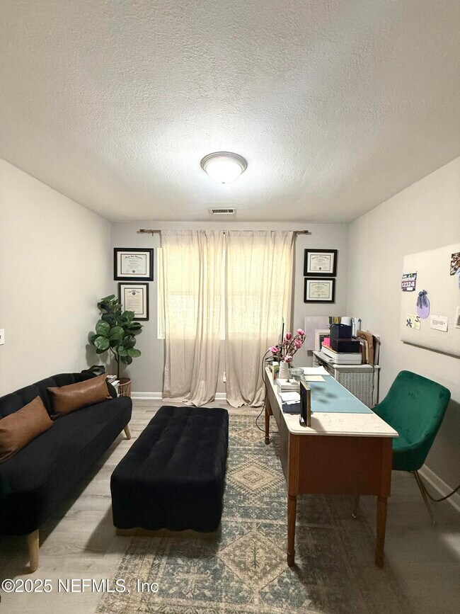 Building Photo - 1272 Arlingwood Ave