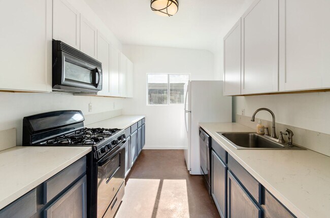 Building Photo - Waverly