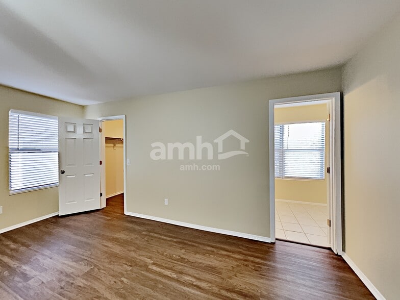 Building Photo - 6133 S Wilson Dr
