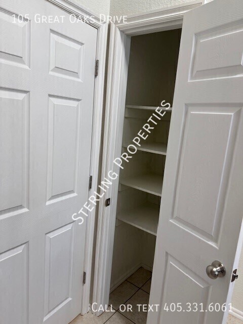 Building Photo - 105 Great Oaks Dr