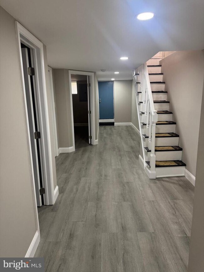 Building Photo - 1945 W Airdrie St