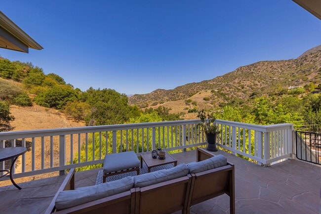 Building Photo - Ojai Views