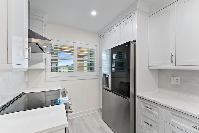 Building Photo - 29 Yacht Club Dr