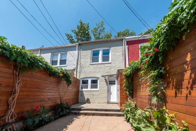 Building Photo - 1139 3rd St NE