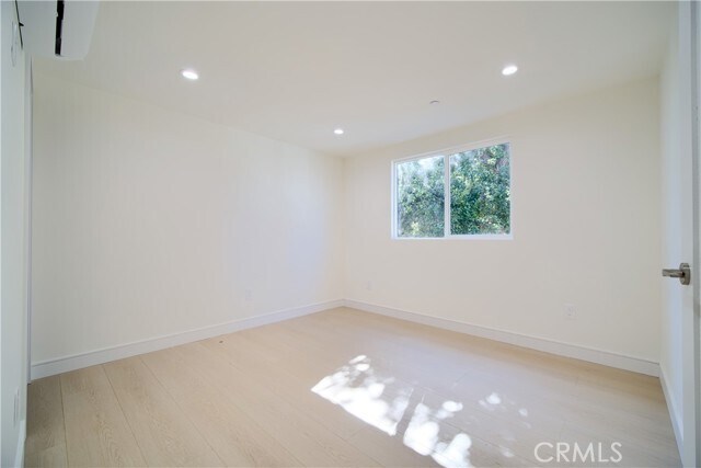 Building Photo - 257 S Ave 54