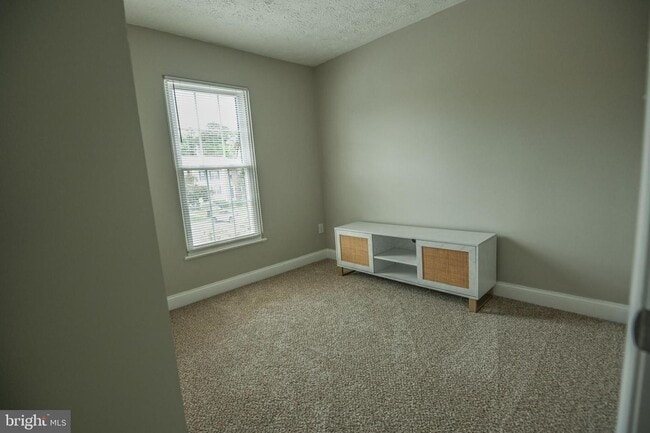 Building Photo - Townhome Chestnut Cove