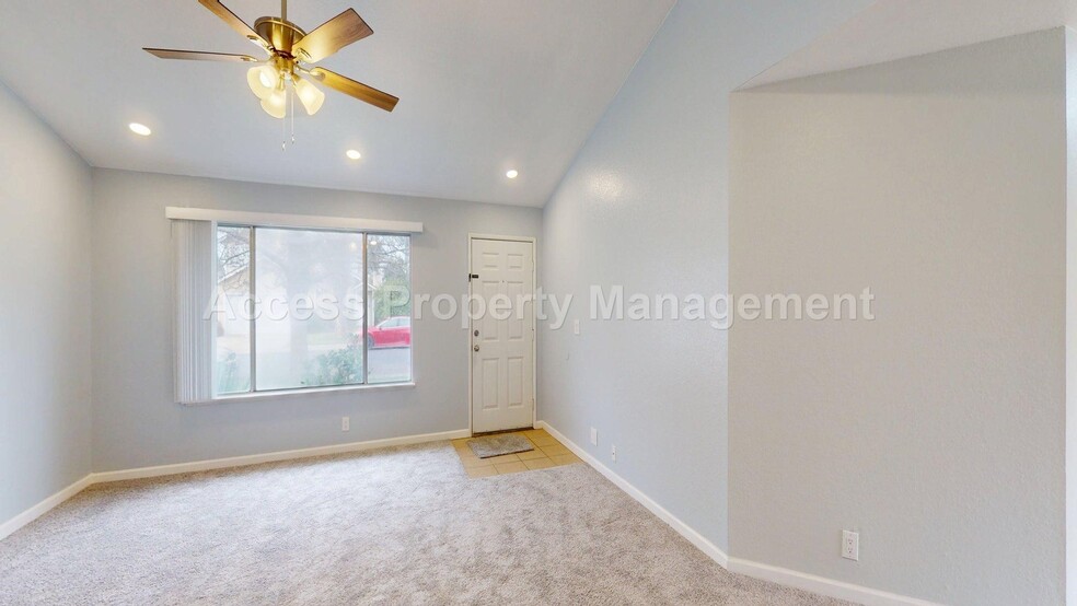 Building Photo - 3728 Terneuzen Ave