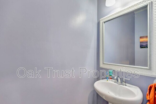 Building Photo - 142 Airy Dr