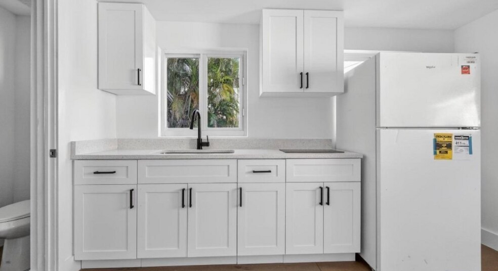 Building Photo - 621 SE 1st St