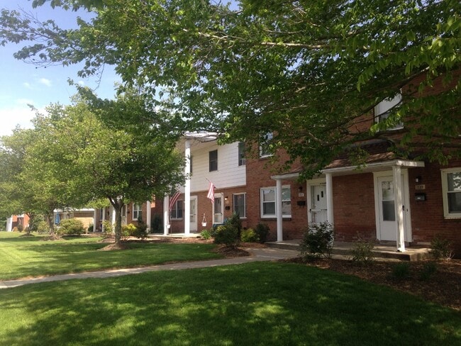 Building Photo - 739 E Grandview Blvd