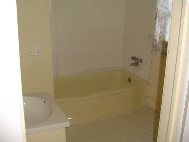 Building Photo - East Springfield/Thurston home