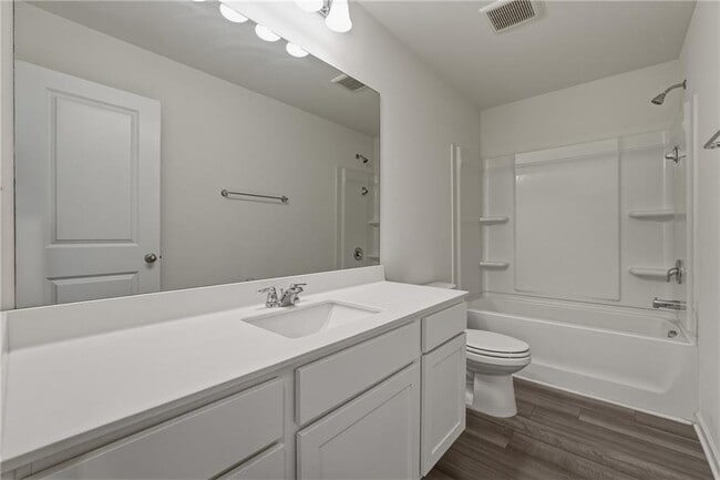 Building Photo - 166 Verona Dr NW