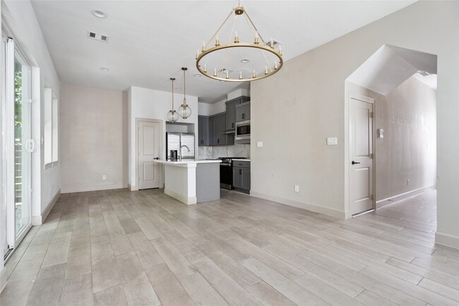 Building Photo - 9551 Neuens Rd