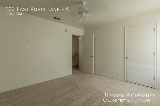Building Photo - 102 E Robin Ln