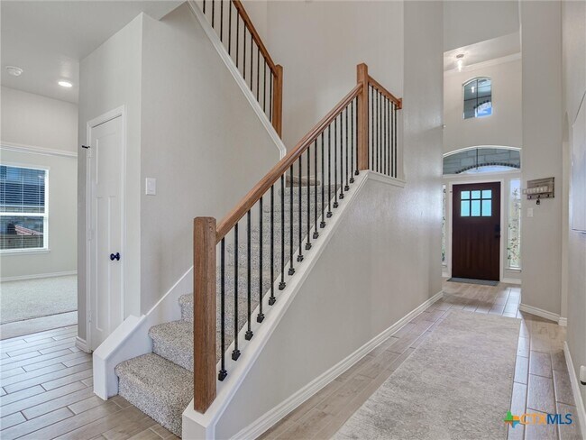 Building Photo - 1701 Meadow Crest