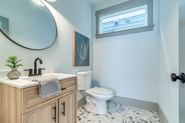 Building Photo - 1603 Porter Ave