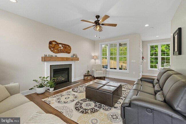 Building Photo - 8193 Major Watters Ct