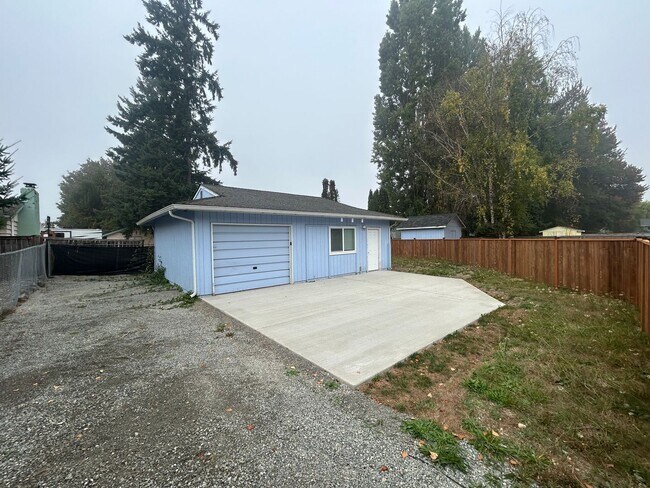 Primary Photo - Private, Quiet HOME 1 bd 1 bath w/ garage ...