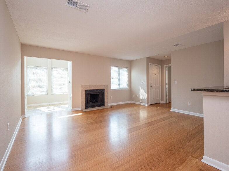 Building Photo - 265 Alexandra Dr
