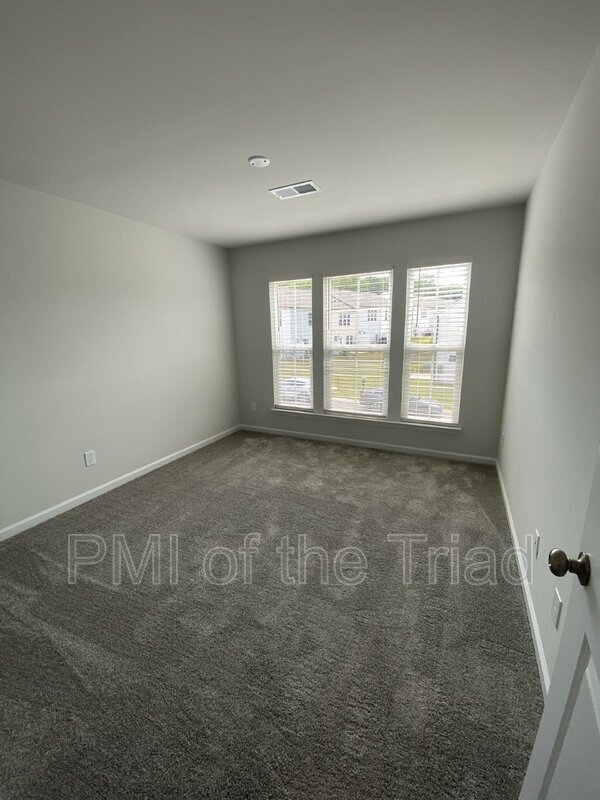 Building Photo - 3005 Mackay Pointe Ln