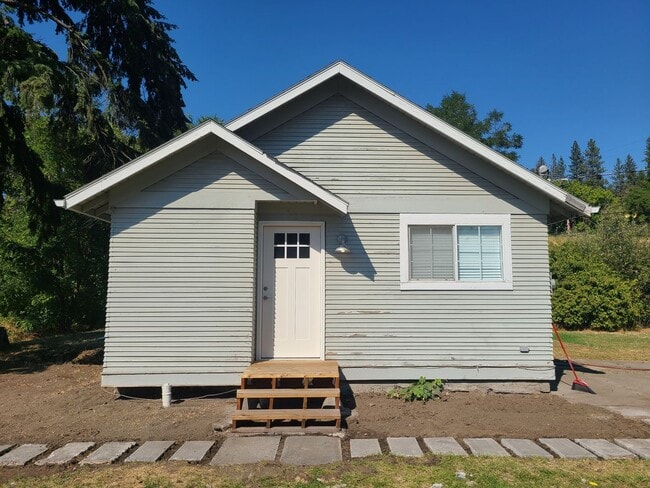 Building Photo - $1,650 - 2 Bed / 1 Bath Spacious House in Latah Valley Neighborhood