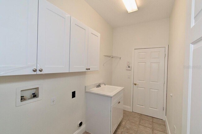 Building Photo - 1707 Golfview Dr