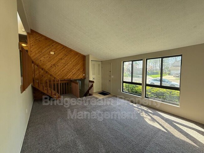 Building Photo - 2421 Bentree Ct