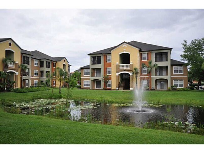 Building Photo - Stunning First Floor 2/2 Lake View  Condo ...