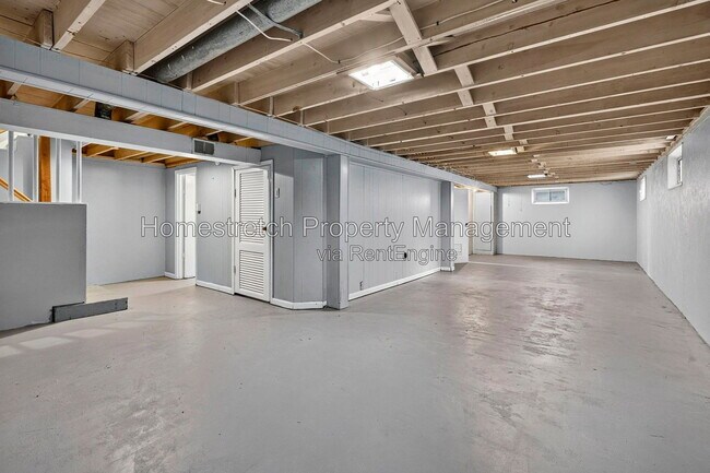 Building Photo - 2247 Hollis Dr