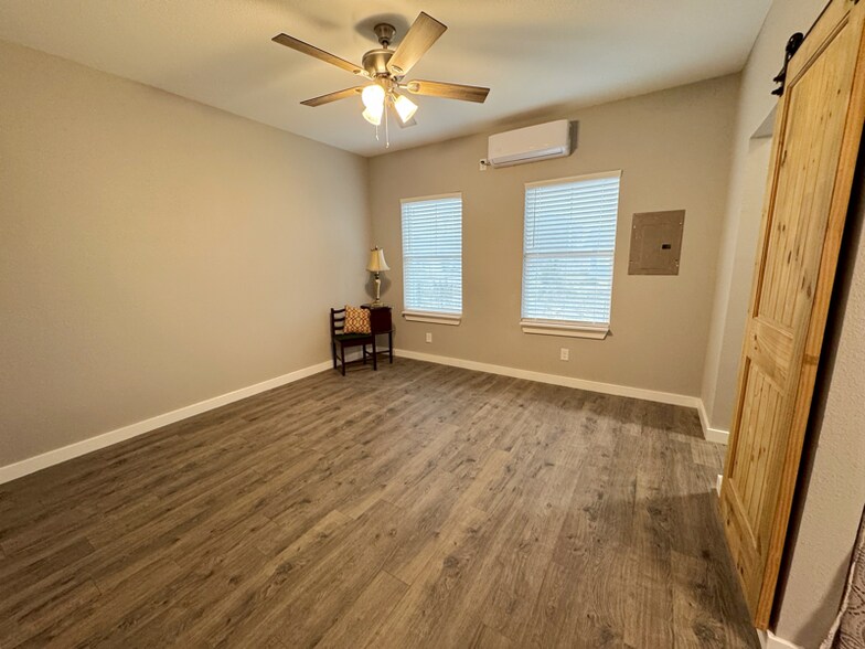 Building Photo - 142 Avant