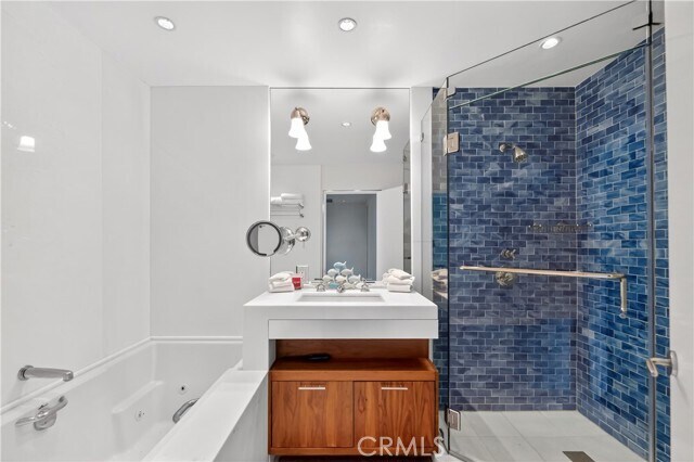Building Photo - 102 Blue Lagoon