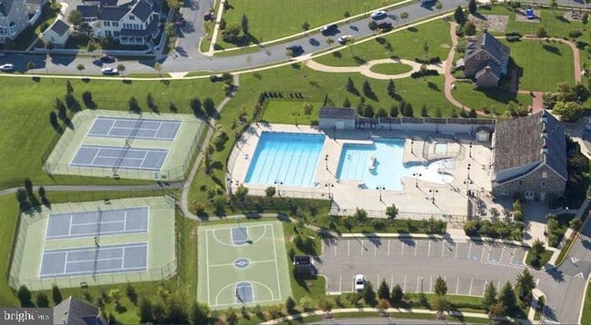 Building Photo - 9526 Hyde Pl