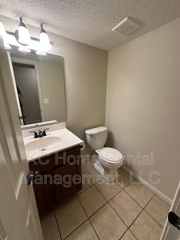 Building Photo - 820 167th Ct