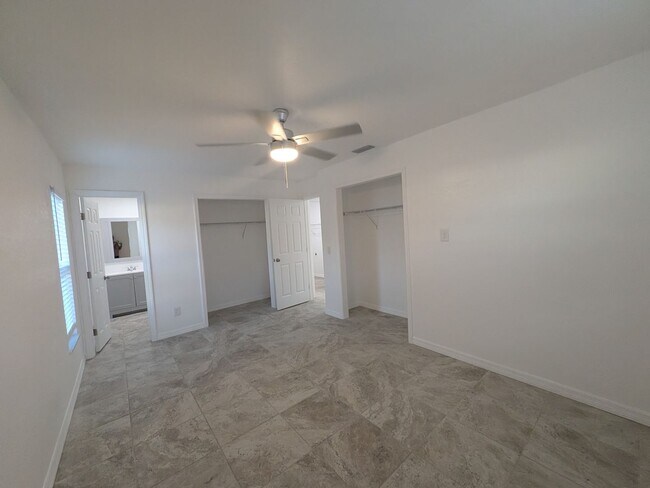 Building Photo - Updated 2/2 Duplex in Crystal River