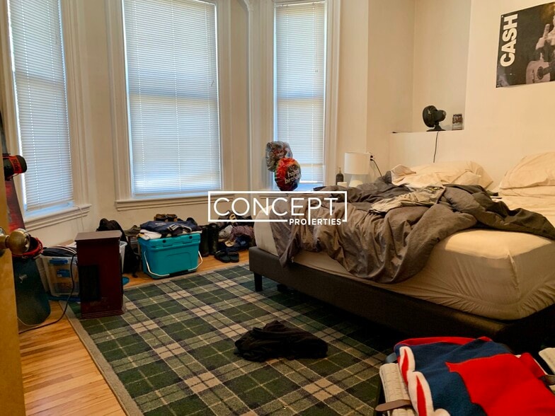 Building Photo - 38 Newton St