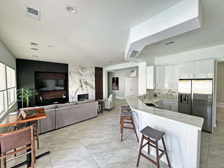 Building Photo - 43244 Freesia Pl