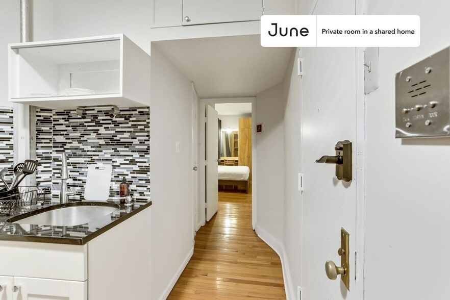 Building Photo - Room in Shared 2 bed/1 bath home