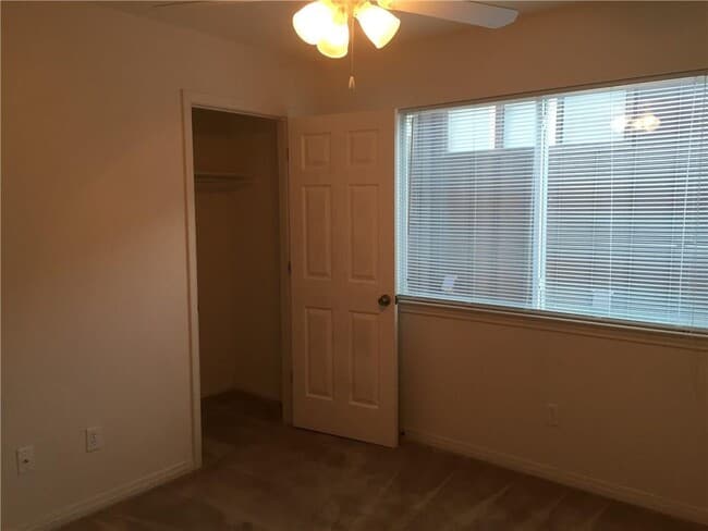 Building Photo - 2712 San Pedro St