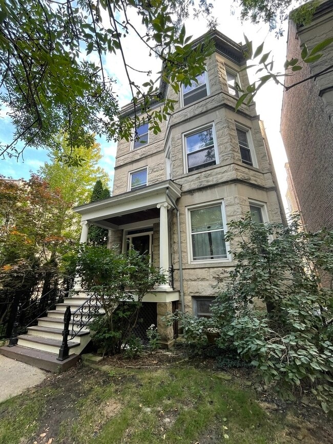 Building Photo - 3727 N Lakewood Ave