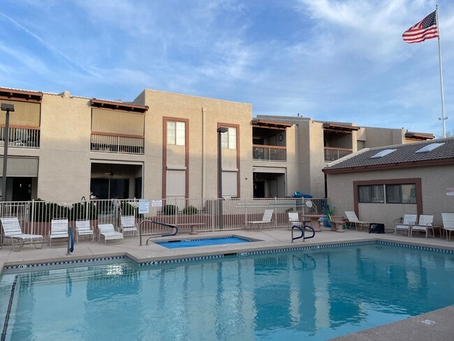 Building Photo - $1,550 2-3 Bedroom For Lease With Community Heated Pool & Spa in 85207!