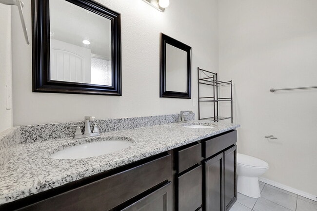 Building Photo - $1,849.00 - 3 Bed, 2.5 Bath Townhome in CO Springs with AC and In Unit Laundry!