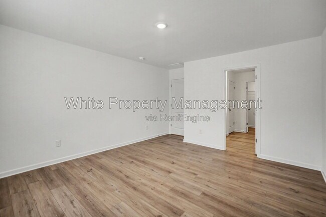 Building Photo - 319 W 18th St