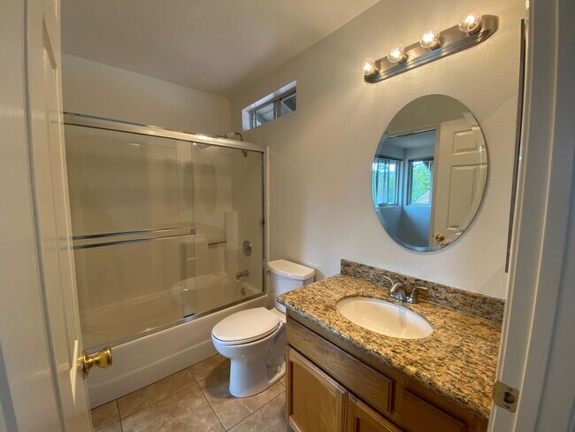Building Photo - Gorgeous 4 Bedroom, 3 bathroom Home with private Pool!