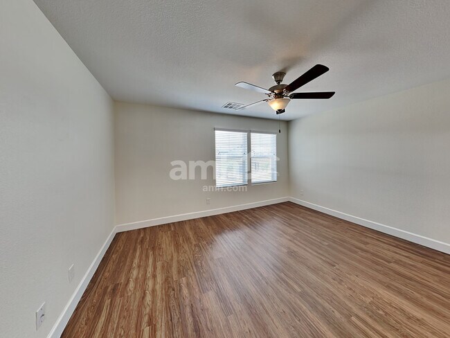 Building Photo - 9260 S Park St