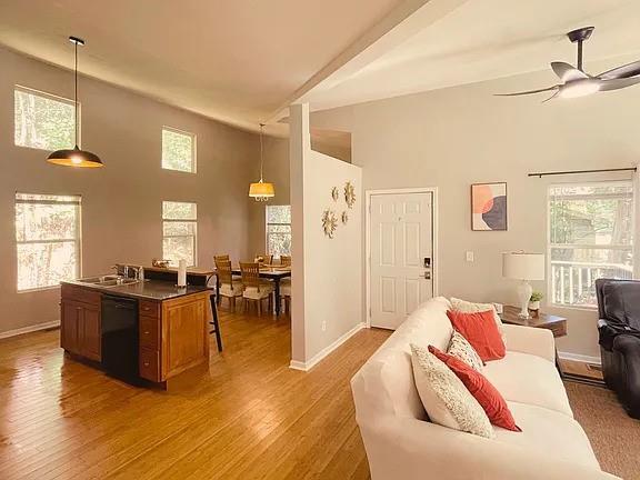 Building Photo - 837 Forrest Cir SE