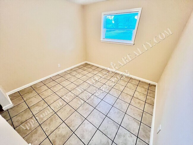 Building Photo - 6003 E 151 Terrace