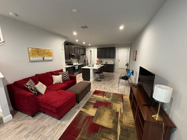 Building Photo - Beautifully maintained 3-bedroom, 2.5-bath townhome