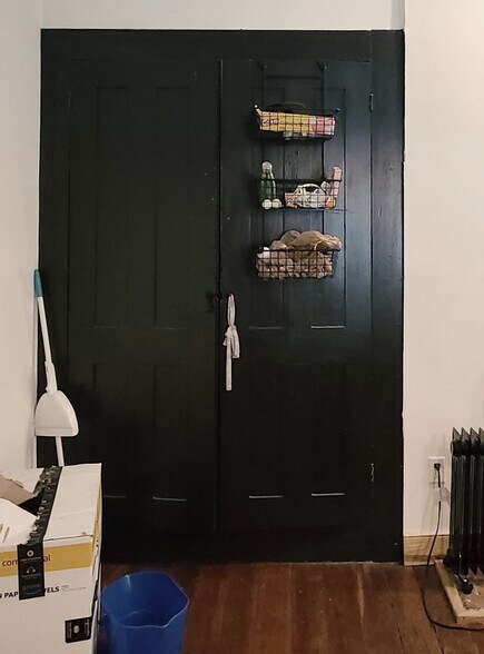 built in pantry kitchen - 308 E Leigh St