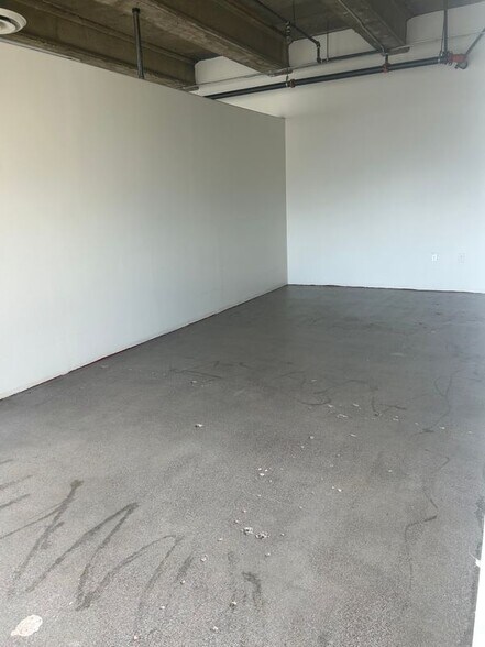 Building Photo - 2404 Wilshire Blvd